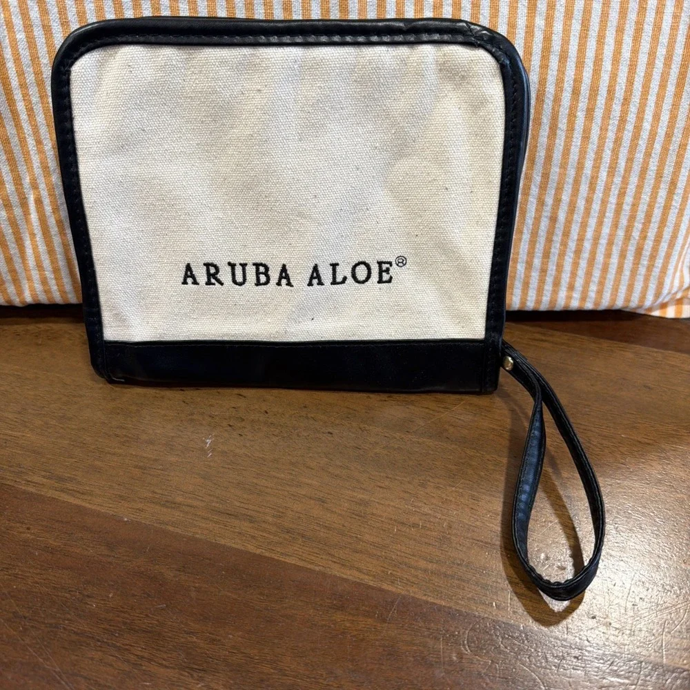 Aruba Aloe Travel Case